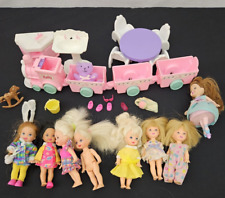 Antigo 1997 Barbie Baby Sister Kelly Friends Berçário Escola Mesa de Trem Conjunto Mattel, usado comprar usado  Enviando para Brazil