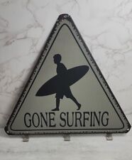 Placa de surf "Gone Surfing" alumínio arte praia triângulo cinza preto ganchos aviso comprar usado  Enviando para Brazil