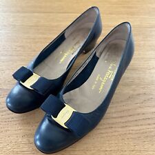 Bombas Salvatore Ferragamo Vara Bow placa dourada couro marinho tamanho 7 A3 comprar usado  Enviando para Brazil