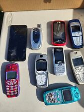 LOTE DE 9 TELÉFONOS CELULARES USADOS ANTIGUOS Mezclados Sin Probar, Diferentes. ¡Para Piezas! Abatible segunda mano  Embacar hacia Mexico