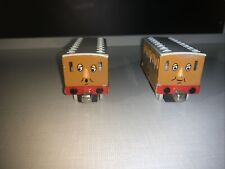 Thomas & Friends Take Along N Play Die Cast ANNIE & CLARABEL Treinadores TELHADO BRANCO comprar usado  Enviando para Brazil