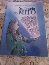 2018 libro sulla scia del mito x scuola  media con copertina colibri usato  Italia