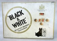 Letrero de lata litográfica de whisky blanco y negro vintage de Buchanan con calendario Inglaterra segunda mano  Embacar hacia Argentina