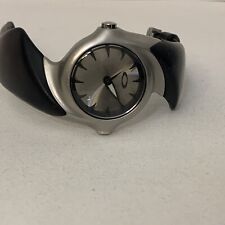 Relógio Oakley Crush 2.0 prata e preto (bateria nova) comprar usado  Enviando para Brazil