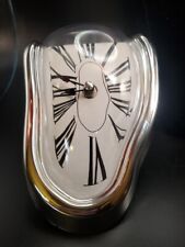 Reloj de fusión surrealista. Reloj de trabajo decorativo inspirado en el arte de Salvador Dalí segunda mano  Embacar hacia Argentina