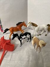 Lote de 4 cavalos e uma sela cavalo brinquedo vários tamanhos marcas cores comprar usado  Enviando para Brazil