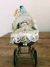 Carrinho de bebê vintage miniatura porcelana boneca no carrinho Lenox 4"X5" comprar usado  Enviando para Brazil