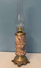 Antiga lâmpada de querosene a óleo vintage latão perivinkle cilindro de porcelana floral muito bom estado usado comprar usado  Enviando para Brazil