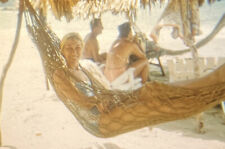 1964 hamaca de playa relajante para mujer diapositiva fotográfica vintage segunda mano  Embacar hacia Argentina