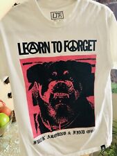 Usado, Camisa Learn To Forget branca vermelha cachorro bonecas matar unissex M emo gótica levemente usada LTF comprar usado  Enviando para Brazil