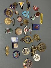 LOTE DE TRABAJO X 31 INSIGNIAS DE COLECCIÓN INCLUYENDO ESMALTE Y ARTÍCULOS MILITARES segunda mano  Embacar hacia Mexico