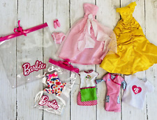 Lote de vestidos, top y accesorios para muñeca Barbie segunda mano  Embacar hacia Mexico