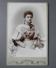 YORKSHIRE, LINDA JOVEM FASHION MULHER. ARMÁRIO por WARNER GOTHARD, c.1880s., usado comprar usado  Enviando para Brazil