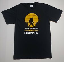 Usado, Camiseta Port And Company. Campeão mundial de distância social comprar usado  Enviando para Brazil