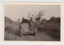 Deutsche Truppen mit Schützen-Panzerwagen im Vormarsch – Foto 2.WK gebraucht kaufen  Hagenow