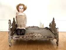 Antigua cama de muñecas victoriana del siglo XIX adornada con hierro fundido vendedor muestra? Asis, usado segunda mano  Embacar hacia Argentina