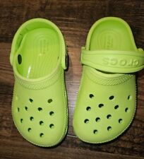 Sandalias de cocodrilo verde lima para niños talla 8, usado segunda mano  Embacar hacia Argentina