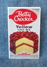 Usado, Refrigerador de recuerdo imán de metal esmaltado mezcla de pastel amarillo Betty Crocker MB128 segunda mano  Embacar hacia Argentina