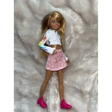 Muñeca Barbie Stacie con Arco Iris Sudadera con Sudadera Alta y Falda y Zapatos Mixtos, usado segunda mano  Embacar hacia Argentina