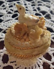 Usado, Decoração de bolo de porcelana ovo antigo pássaro com pérolas falsas lantejoulas flores de veludo?  comprar usado  Enviando para Brazil