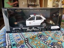 Carro de polícia Autoart Ford Crown Victoria LA escala 1/18 fundido comprar usado  Enviando para Brazil