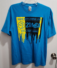Camiseta Zumba Wear "Made With Love" gráfica manga curta gola redonda azul tamanho único comprar usado  Enviando para Brazil