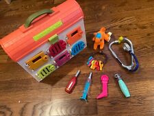 B. Brinquedos Critter Clinic brinquedo veterinário infantil conjunto completo chaves médico estojo de ferramentas comprar usado  Enviando para Brazil