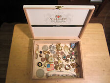 Lote de gaveta de lixo caixa lote de joias moedas antigas esterlinas antigas brincos de relógio bulova antigos comprar usado  Enviando para Brazil