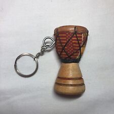 Llavero de tambor africano Djembe tela de cuero de madera de percusión de 2,5" estilo llavero segunda mano  Embacar hacia Argentina