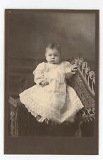 Cartão de armário antigo da década de 1880 Feigler lindo bebê na cadeira Souderton, PA comprar usado  Enviando para Brazil