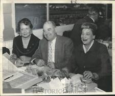 Käytetty, 1959 Press Photo Mr. & Mrs. Albert Meric, Mrs. Monroe Hisgen - nox39891 myynnissä  Leverans till Finland