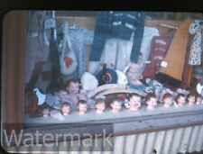 1940s borda vermelha kodachrome foto slide Islândia #56 Boneca cabeças loja comprar usado  Enviando para Brazil