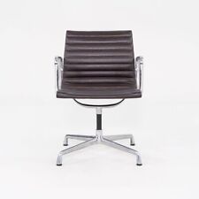 Cadeira de mesa lateral 2012 Herman Miller Eames grupo alumínio couro marrom 12+ disponível comprar usado  Enviando para Brazil