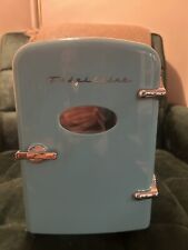 Mini geladeira retrô FRIGIDAIRE 6 latas 4L refrigerador de mesa portátil azul-petróleo água comprar usado  Enviando para Brazil