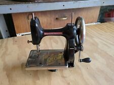 Máquina de costura antiga vintage LITTLE WORKER início dos anos 1900 manivela americana comprar usado  Enviando para Brazil