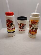 Artículos de colección de los Washington Redskins, dos botellas de bebida vintage y taza de viaje segunda mano  Embacar hacia Mexico