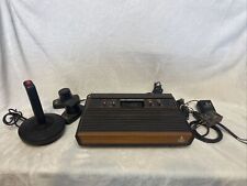 Antigo sistema de console de videogame Atari 2600 CX-2600A grão de madeira com bastão de alegria/pás comprar usado  Enviando para Brazil