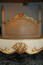 Cadre lit king size 180X200CM beige doré à la feuille d'or d'un château à BDX. d'occasion  Mirambeau