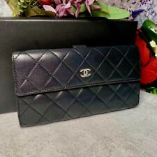 Chanel long wallet d'occasion  Expédié en Belgium