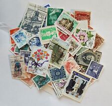 Acumulación de sellos en todo el mundo, 1 oz alrededor de 400 sellos de papel diferentes años. segunda mano  Embacar hacia Mexico