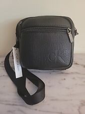 Bolsa tiracolo feminina Calvin Klein pequena de couro , usado comprar usado  Enviando para Brazil