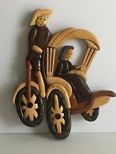 Lembrança asiática incrustada de madeira homem oriental mulher três rodas bicicleta táxi 8,5 x 7" comprar usado  Enviando para Brazil