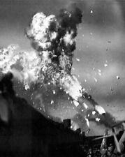 Explosión de un avión kamikaze japonés en EE. UU. 8x10 con imagen estampada de celebridad segunda mano  Embacar hacia Argentina