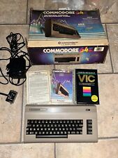 Sistema informático Commodore 64 en funcionamiento alimentación, cable, caja, número de serie y manuales segunda mano  Embacar hacia Argentina