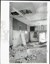 1985 Press Photo sala dilapidada no primeiro andar do prédio de apartamentos comprar usado  Enviando para Brazil