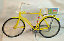 Muñeca Barbie vintage de 11-1/2"" amarilla bicicleta bicicleta década de 1970 Malibú Barbie segunda mano  Embacar hacia Argentina