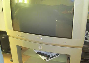 Używany, Telewizor 32 cale Philips +stolik pod telewizor z zegarkiem na sprzedaż  Zielona Góra