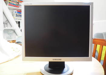 Monitor Samsung 19&quot;, używany na sprzedaż  Leśna