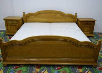 Używany, łóżko dębowe z nowymi materacami i szafkami na sprzedaż  Olsztyn