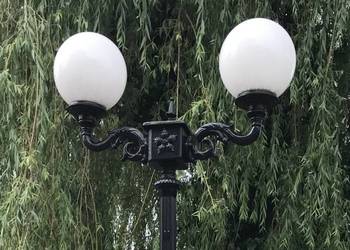 Używany, Piękna lampa żeliwna ogrodowa, na dwóch kulach, 225cm na sprzedaż  Żory